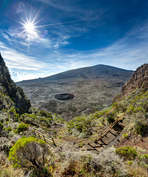 Enclos Fouque, Piton de la fournaise, &icirc;le de la R&eacute;union, d&eacute;part du sentier pour le piton de la fournaise