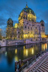 Fototapeta na wymiar The Berlin Cathedral with the river Spree at twilight