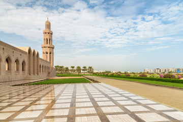 Fototapeta na wymiar Beautiful view of the Sultan Qaboos Grand Mosque, Muscat, Oman
