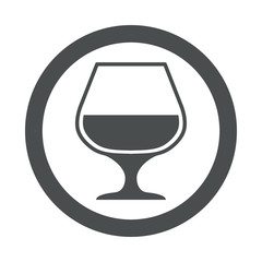Icono plano copa de coñac en círculo color gris