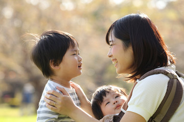 泣く男の子