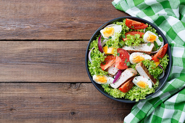 Fresh vegetable salad with chicken breast and eggs.