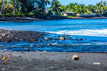 EMBOUCHURE A LA PLAGE DE PAPARA A TAHITI