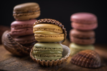 Column with cracked macaroons in sea shells