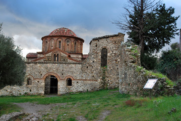 Fototapeta na wymiar The ancient Byzantine town of Mistras in Greece