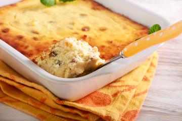 Cottage cheese and raisin bake