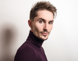 Obraz premium Handsome young elegant man in violet golf.
