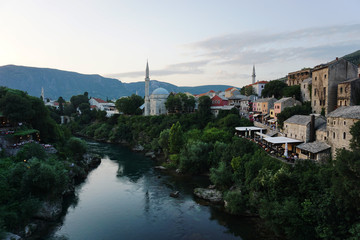 Die Stadt Mostar in einer ungewohnten Aufnahme ohne ihre berühmte Brücke