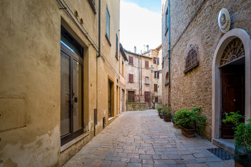 Fototapeta na wymiar Volterra old town walk