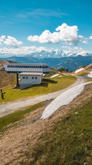 Obraz premium Smartphone HD wallpaper of beautiful alpine view at Leogang - Tyrol - Austria