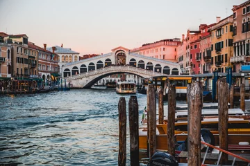 Cercles muraux Pont du Rialto Colourful sunset and Rialto Bridge - Grand Canal in venice, Italy