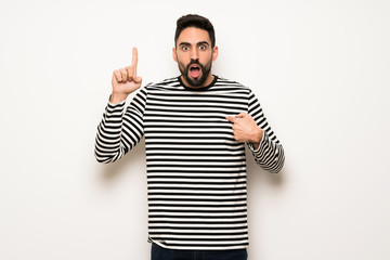 Naklejka premium handsome man with striped shirt with surprise facial expression