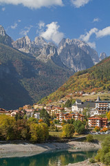 Obraz premium Molveno am Lago di Molveno