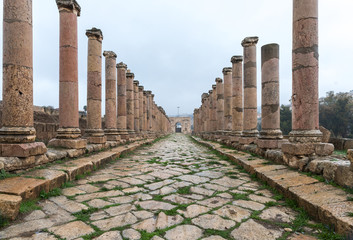 Cardo Maximus street leading from Oval Plaza in the great Roman city of Jerash - Gerasa, destroyed by an earthquake in 749 AD, located in Jerash city in Jordan © svarshik