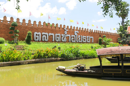 AYUTTHAYA, THAILAND - July 16, 2016: Ayothaya Floating Market at Ayutthaya.