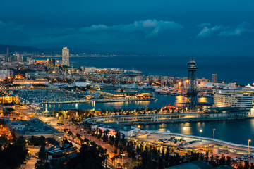 Naklejka premium Night cityscape view of Barcelona from Jardins del Mirador, on Montjuïc Hill, in Barcelona, Spain