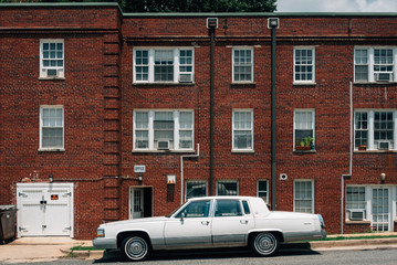 Fototapeta na wymiar Vintage car outside a brick building in Alexandria, Virginia