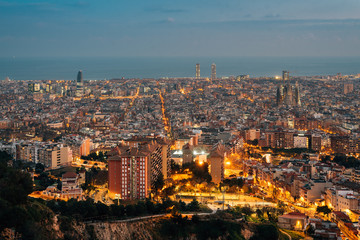 Fototapeta na wymiar Night cityscape view from Bunkers del Carmel (Colina de la Rovira), in Barcelona, Spain