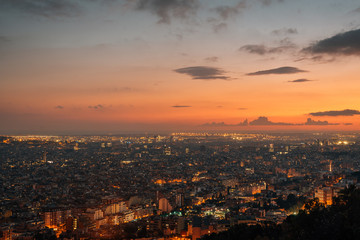 Fototapeta na wymiar Sunset view from Bunkers del Carmel (Colina de la Rovira), in Barcelona, Spain