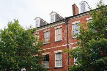 Fototapeta na wymiar Brick building on King Street, in Alexandria, Virginia