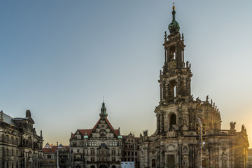 Fototapeta na wymiar Katholische Hofkirche neben dem Residenzschloss in Dresden