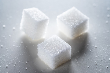 3 Stück Würfelzucker 