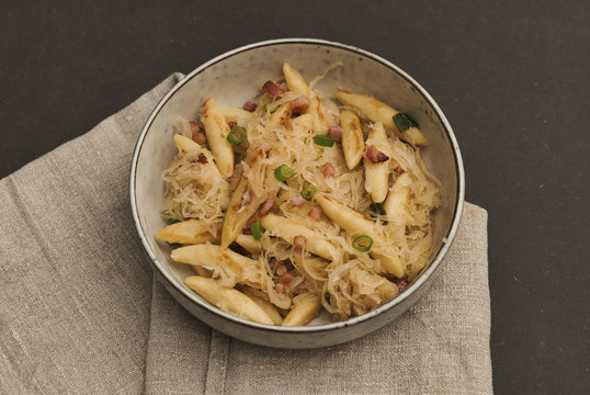 Schupfnudeln mit Sauerkraut und Speck