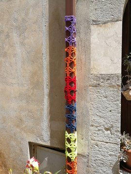 San Lorenzello - Pluviale multicolore all'uncinetto