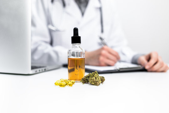 Arzt verschreibt medizinisches Cannabis 