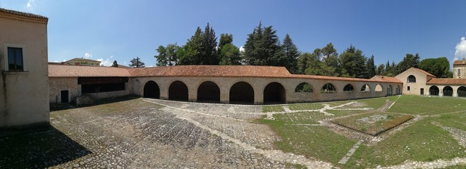 Certosa di Padula - Panoramica del Cortile della Spezieria