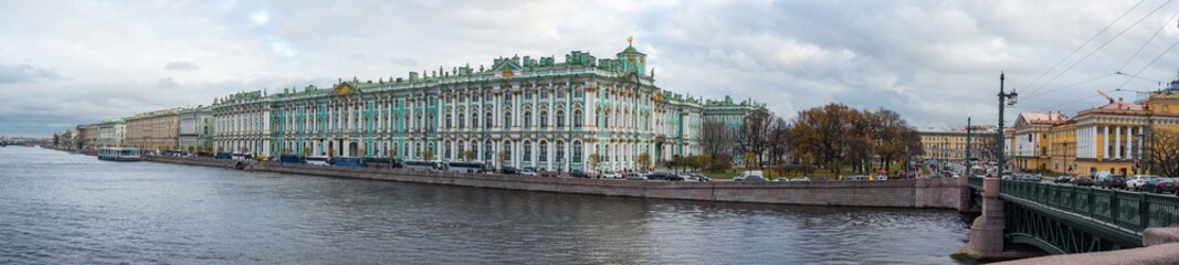 Fototapeta na wymiar Neva river embankment in St. Petersburg