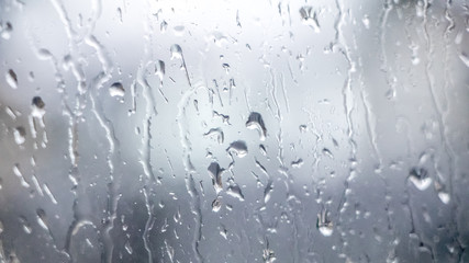 Regentropfen am Fenster