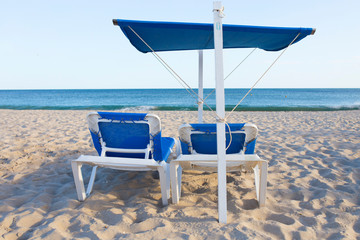 Beach chair with awning structure for sunshade