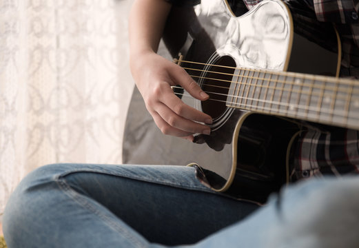 Guitarist  playing  guitar