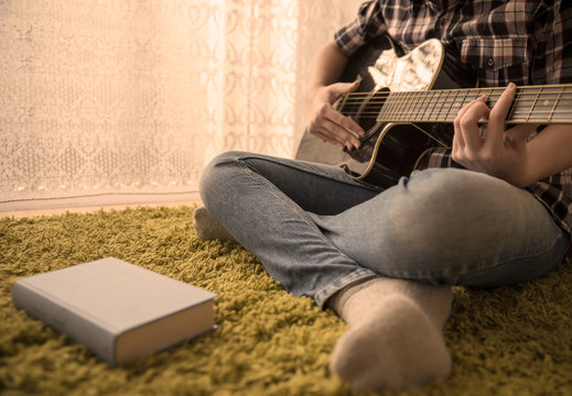 Guitarist  playing  guitar