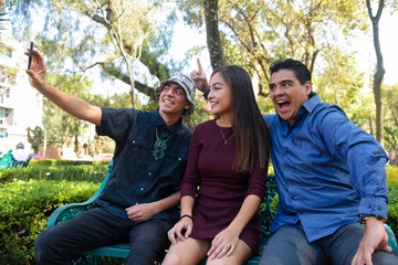 amigos tomando una foto