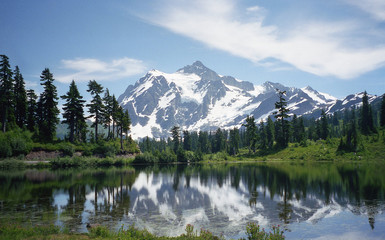 Fototapeta na wymiar Mountain Lake Reflection