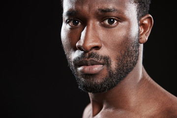 Obraz premium Handsome confident afro American man looking at you