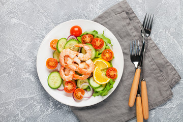 Vegetables and shrimps salad