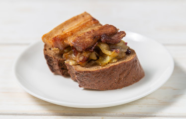  Stew of pork belly with apples, onion and sugar. Aebleflæsk. 