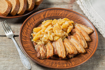  Stew of pork belly with apples, onion and sugar. Aebleflæsk. 