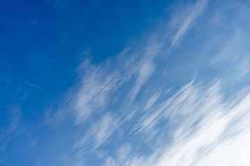 Obraz premium Beautiful white clouds with blue sky background.