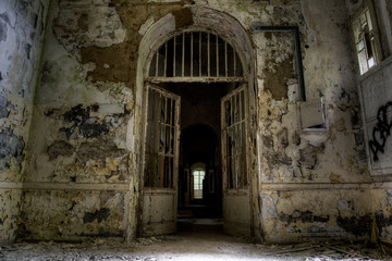 Obraz premium stare drzwi kościoła