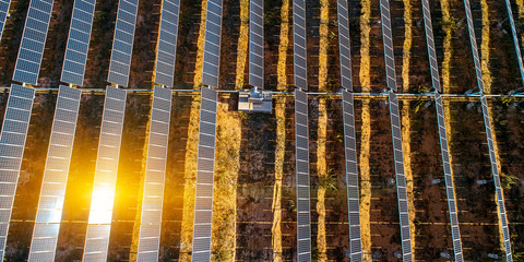 Aerial solar photovoltaic panel automatic rotating bracket