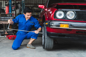 Mechanic checking the wheels of car And is about to change tires - Image