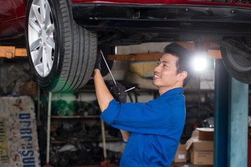 Mechanic checking the wheels of car And is about to change tires - Image