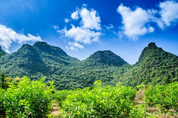 Obraz premium Beautiful mountains scenery with blue sky 