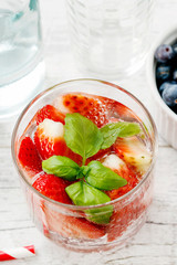 How to prepare homemade strawberry lemonade, tutorial.