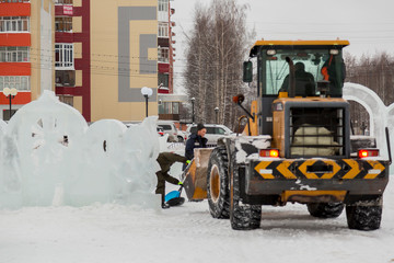 Workers shovels to remove the snow on the ice town