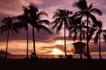 Foto op Plexiglas パープルに染まるサンセットビーチ　オアフ島 © Mick Yajima